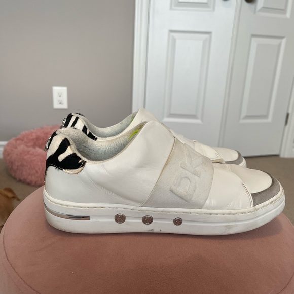 DKNY Sneaker - Picture 6 of 10